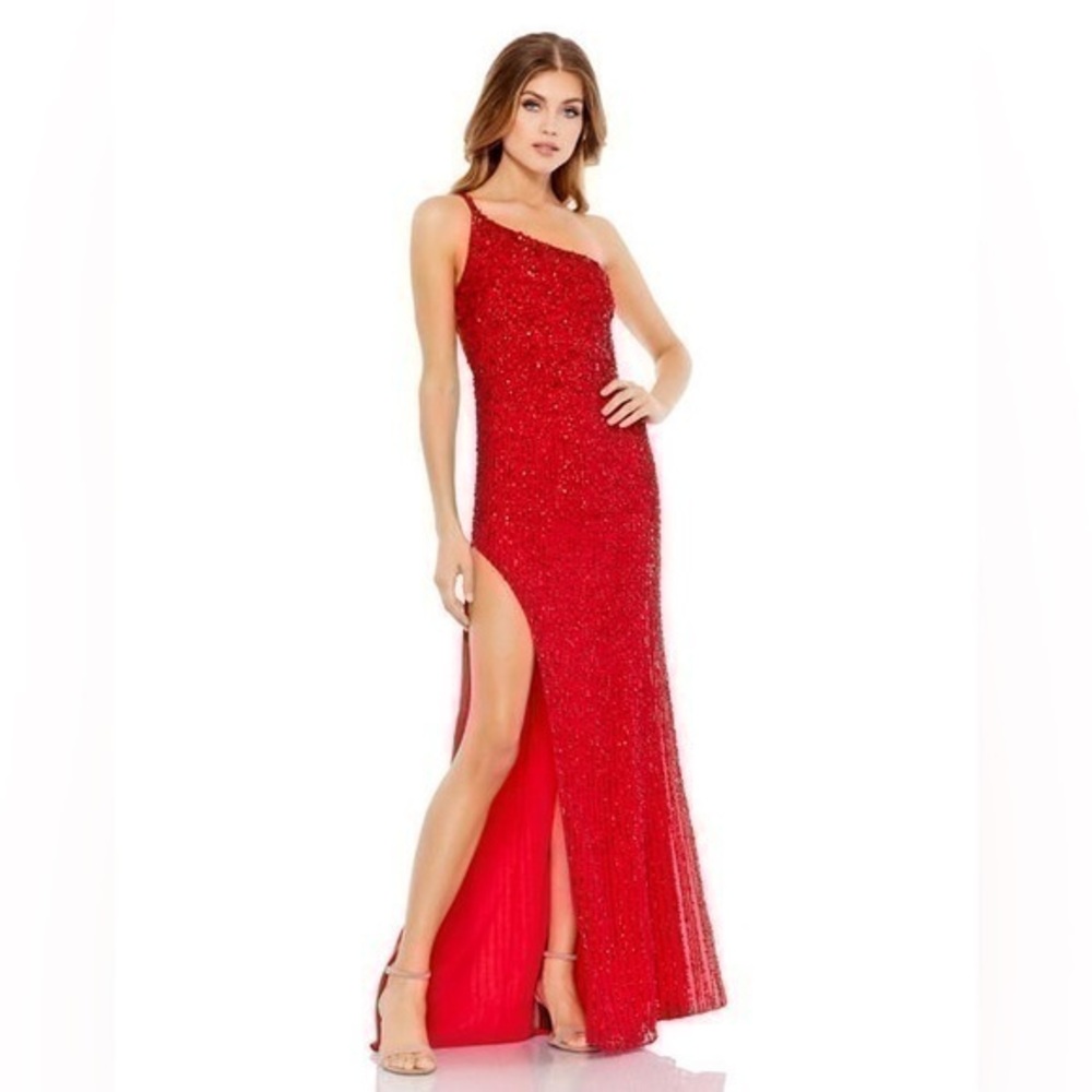 MAC DUGGAL Red Sequined Evening Gown